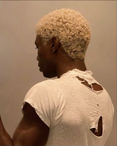 Bleach Hair Color, Men Wearing Makeup, Evan Rosier, Black Boy Hairstyles, Black Hair Inspiration, Blonde Afro, Men Blonde Hair, Dyed Hair Men