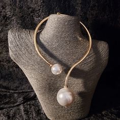 Cream Pearl Hinge Choker. Costume Faux Pearls. Price Reduced. Keep In Mind, Pm Takes 20%!!!! Modern Pearl Necklace, Gold And Pearl Necklace, Thick Gold Chain, Blue Stone Pendant, Layered Pearl Necklace, Gold Chain Choker, Crystal Statement Necklace, Leather Corded Necklace, Friendship Necklaces