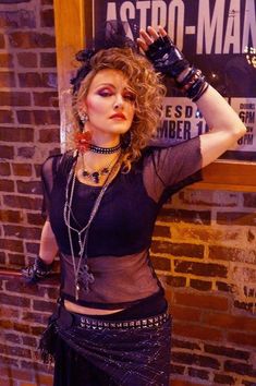 Madonna In The 80s, 80s Rock Fashion Women, 80s Outfit Ideas, 80s Dress Up, Madonna Costume