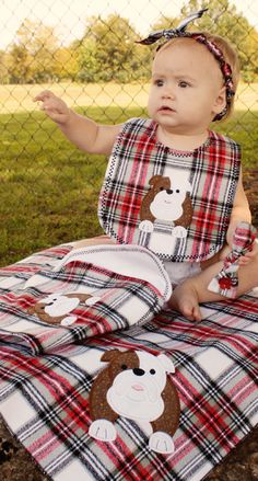 Love these baby gift ideas! Uga Baby, Collegiate Moisture-wicking Crew Neck Jersey, Baby Gift Ideas, Flannel Baby Blankets, Baby Gift Guide, Whoop Whoop, Baby Bundles, University Of Georgia, Gift Bundles