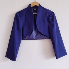 vintage purple crop jacket 90s 2000s jacket.  🌞PLEASE NOTE VINTAGE SIZING IS OFTEN DIFFERENT TO MODERN, PLEASE CHECK MEASUREMENTS NOT JUST SIZE LABEL🌞 Measurements  Bust 90cm Length 37cm Sleeve 52cm Good condition  Always happy to combine postage Fitted Blue Cropped Jacket, Fitted Blue Cropped Winter Jacket, 2000s Jacket, Womens Jackets, 90s 2000s, Vintage Purple, Size Label, Jacket Vintage, Crop Jacket