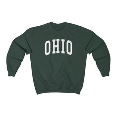 Ohio College Style Sweatshirt (Unisex) --- - This soft sweatshirt has a loose fit for a comfortable feel - Durable print - Loose fit - 50% Cotton; 50% Polyester (fibre content may vary for different colors) - Runs true to size --- Thanks for visiting our store! --- Shipped from our partner in the US --- You can find even more sweatshirts here: https://www.etsy.com/shop/lukassfr Fall Campus Sweatshirt With Lettering, Basic Letter Print Sweats For Fall, Fleece Crew Neck Top For Campus, Casual Fleece T-shirt With Letter Print, Fleece Crew Neck Top, Basic Fleece Tops With Letter Print, Casual Sweatshirt With Text Print And Comfortable Fit, Casual Text Print Sweatshirt With Comfortable Fit, Green Casual Pre-shrunk Hoodie