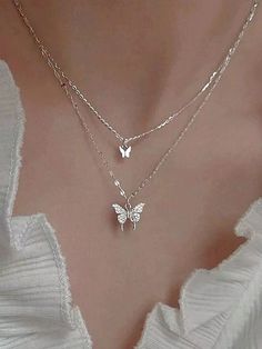 Cute Simple Necklaces Silver, Silver Necklace Butterfly, Women Jewelry Silver, Necklace Ideas Silver, Cool Accessories Jewelry, Cute Julery, Cute Butterfly Necklace, Simple Cute Jewelry, Jewelry Accessories Necklaces Silver