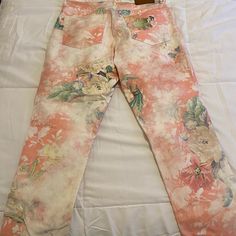 Ralph Lauren Purple Label Pink And White Flower Jeans. New Condition, Tag Still On. Never Worn. Size 28. Jeans With Flowers, Ombre Jeans, Brand Vision, Flower Jeans, Metallic Jeans, Indigo Jeans, Dress Well, Slim Denim, Purple Label