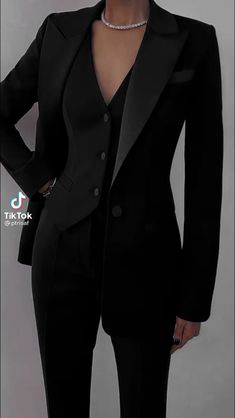 Woman In Suit, Mode Zara, Edgy Outfits, Suit Fashion, Elegant Outfit, Classy Outfits