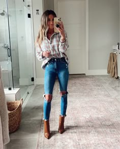 Fall Outfits For Night Out, Friday Fall Outfit, Women’s Country Fashion, Vegas Outfit Ideas Casual, Nashville In October, Outfits To Wear In Nashville, Country Casual Outfits, Winter Country Concert Outfit, Winter Dress Design