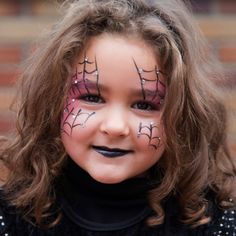 Revisitez vos classiques pour Halloween ! Sorciere Halloween, Professional Halloween Makeup, Kids Halloween Face, Halloween Makeup Kits