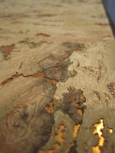 a close up view of a wooden table with peeling paint on the top and bottom