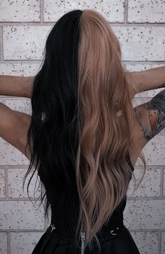 Two Sided Hair Color, Split Brown And Blonde Hair, Blonde Brown Split Dye, Peak A Boo Blonde, Two Hair Colors Split, Colerd Hair, Half And Half Dyed Hair, Ponytail Ideas For Long Hair, Brown And Blonde Split Dye