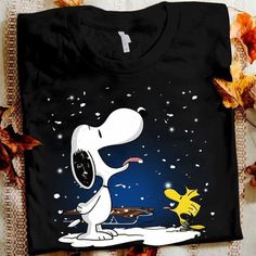 Winter T Shirt Designs, Black Cartoon Print T-shirt For Winter, Black Cartoon Print T-shirt, Snoopy Snow, Peanuts Christmas Shirts, Snoopy Christmas Shirt, Snoopy Christmas Shirts Vinyl, Funny Snoopy, Snoopy Tshirt