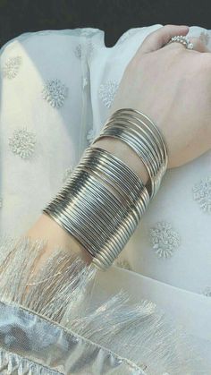 Unique Dpz, Antique Silver Jewelry, The Bangles, Silver Jewellery Indian, Bangles Set, Bracelets Design, Fine Silver Jewelry, Bridal Bangles