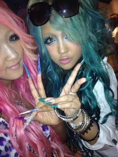 Blue Gyaru, Kuro Gyaru, Ganguro Girl, Gyaru Kei, Scene Girl