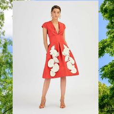 $4,890 New S20 Oscar De La Renta Red Silk Ivory Exclusive Bead Flower Embroidery Us S 20se614fai Cocktail Dress Colorway: Cinnabar $4,890 New Without Tag Retail $4,890.00 From Oscar De La Renta Spring 2020 Collection. Beautiful Red Silk Ivory Exclusive Embroidery Bead Flower Runway Dress. A True And Beautiful Piece Of Art, From Famous Oscar De La Renta. See Pictures For The Beautiful Detail. New Without Tag Sold Out In Retail Stores Us Size S Please Go By Measurement Bust 32" Waist 26" Hips 40" Lenght40" Please Go By The Listed Measurments. Perfect New Without Tag Clean Condition. Size And Content Lable Are Missing. Spring Silk Dress With Floral Applique, Elegant Floral Applique A-line Midi Dress, Red Floral Applique Evening Dress, Elegant A-line Midi Dress With Floral Applique, Spring Embellished A-line Midi Dress, Spring Silk Embellished Dresses, Spring Embellished Silk Dresses, Elegant Red Dress With Floral Embroidery, Red Dress For Spring Wedding