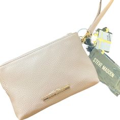 Brand New Steve Madden Cream Wristlet Great Gift Beige Clutch With Wrist Strap As Gift, Chic Beige Wristlet For Gift, Chic Beige Wristlet As A Gift, Beige Clutch With Wrist Strap For Gift, Trendy Beige Clutch Wristlet, Chic Beige Wristlet Gift, Beige Wristlet With Removable Pouch As Gift, Beige Wristlet With Removable Pouch For Gift, Chic Wristlet With Zipper Closure For Gift