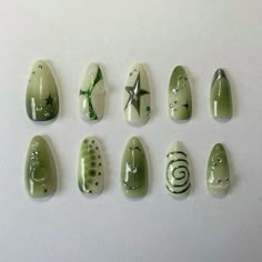 Emerald Gel Nail Designs, Green An Black Nails, Nail Ideas Gel Extensions, Matcha Nails Design, Short Nail Designs Dark Green, Really Cool Nails, Nail Art Cottagecore, Monochromatic Nail Art, Matcha Inspired Nails