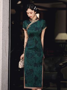 Chinese Cheongsam Green Modern Qipao Traditional Chinese Dress - Etsy Denmark Green Qipao, Cheongsam Dress Long, Green Cheongsam, Traditional Qipao, Chinese Gown, Mandarin Collar Dress, Modern Qipao, Chinese Cheongsam