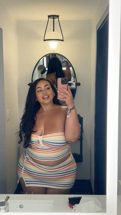 Pride plus size outfit inspo Real Plus Size Women, Plus Size Lifestyle, Plus Size Poses For Pictures Instagram, Plus Size Tiktok, Pride Outfit Ideas, Plus Size Body Shapes, Punk Style Outfits, Plus Size Costumes