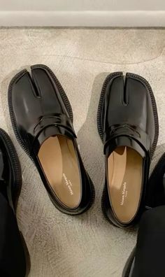 #margiela #maisonmartinmargiela #tabishoes #tabis #loafers Tabi Shoes Margiela, Margiela Tabi Loafer, Aesop Karst, Tabi Loafers, Gents Shoes, Loafers Fashion, Dakota Johnson Style, Drippy Outfit, Maison Margiela Tabi