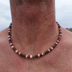 Men's Quality Surfer Jewelery - Necklaces and more....  Men's Handmade Surfer Style Jewellery, Summer Jewelery  Discover our unique selection of Men's Quality Surfer Jewellery. Our collection includes various necklaces made of robust materials such as stainless steel, coconut pearls and gemstones. Each piece is meticulously handcrafted and designed to embody the casual and adventurous lifestyle of surfers and outdoor enthusiasts. With us you will find exactly the right accessory for the beach, e Mens Surfer Style, Surfer Outfit, Beach Style Jewelry, Jewellery Summer, Surfer Jewelry, Streetwear Jewelry, Boys Necklace, Mens Beaded Necklaces, Surf Jewelry