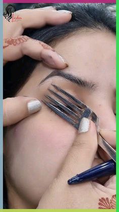 EyeLiner Hack | How To Apply Winged Eyeliner | #Shorts | #Hacks How To Make Eyeliner Wings, Diy Winged Eyeliner, Felt Tip Eyeliner Tutorial, How To Apply Perfect Eyeliner, Pretty Eye Makeup Looks, How To Apply Winged Eyeliner, Eyeliner Hacks For Hooded Eyes, How To Wing Eyeliner Easy, Black Eyeliner Looks Simple