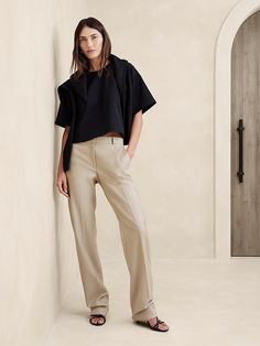 Lido Straight Italian Wool Pant | Banana Republic Petite Shorts, Stylish Blouse, Banana Republic Pants, Wool Pants, Fashion Studio, Pants Straight, Bottom Clothes, Straight Pants, Wool Fabric