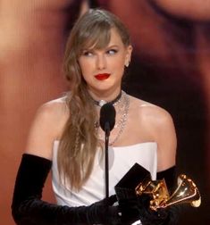 taylor swift accepting an award for her performance in the film