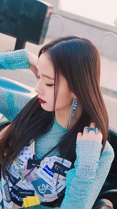 Jisoo Black, Jisoo Flower, Bts Song Lyrics, I Luv U, Jisoo Blackpink, Velvet Fashion, Kim Jisoo