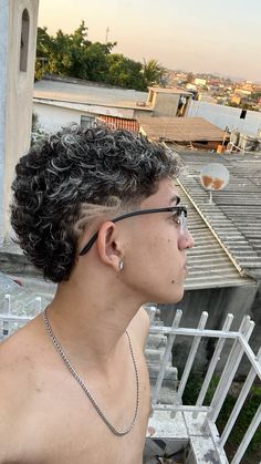 #moicano #risco #cabelo #fyp #fashion #fy Curly Hair Fade, Taper Fade Haircut, Taper Fade, Punk Hair, Haircuts For Curly Hair, Corte De Cabelo Masculino, Curly Hair Cuts, Fade Haircut, Dream Hair