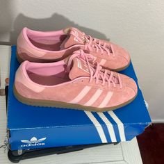 Pink Bermuda Adidas Shoes Size : Mens 10 Color Light Pink Adidas Shoes Pink, Adidas Boost Mens, Bermuda Adidas, Pink Adidas Shoes, Adidas Gazelles, Adidas Shoe, Adidas Sambas, Color Light Pink