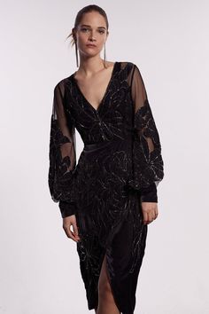 Style: Shift DressFabric: Hand StitchLength: MidiNeckline: V NeckSleeve Length: Long Sleeve Velvet Evening Dress, Velvet Midi Dress, Evening Dress Fashion, Black Velvet Dress, Glitter Dress, Beaded Applique, 2024 Fashion, Western Dresses, Beaded Dress