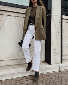 Green Zara Blazer Outfit, Khaki Blazer Outfits For Women, Khaki Green Blazer Outfit Women, Styling Green Blazer, Olive Blazer Outfits For Women, Olive Green Blazer Outfits For Women, Green Blazer Outfit Women, Army Green Blazer Outfit, Fit Blazer Outfit