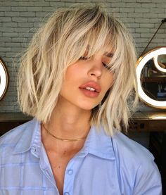 Aline With Curtain Bangs, Short Hair Above Shoulder With Curtain Bangs, Blonde Lobs Thick Hair, Short Hairstyles With Bangs For Women, Blonde Lob Bangs, Short Blonde Balayage With Bangs, 40 Yo Hairstyles, Short Bob With Long Bangs, Short Blonde Hair With Bangs Round Face