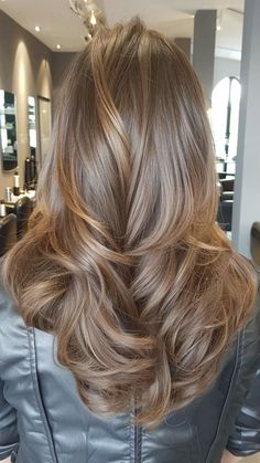 Ash Brown Caramel Balayage, Golden Light Brown Hair Honey Caramel, Hair Color Balayage Brown, Blended Caramel Highlights, Brunette To Strawberry Blonde Balayage, Highlight Caramel Hair, Carmel Balayage With Layers, Blonde Balayage For Fall, Cinnamon Rolls Hair Color