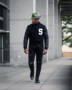 Black Fashion Style, Black Varsity Jacket, Black Men Fashion Swag, All Black Fashion, Haircut Inspiration, Street Style Outfits Men, Mens Casual Dress Outfits