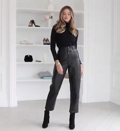 Trousers And Boots Outfit, Dinner Outfit Classy, Valeria Lipovetsky, Canada Style, Outfit Botas, Outfit 2023, Zara Outfit, Cold Outfits, Night Out Outfit