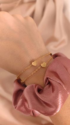 Beautiful bracelet The perfect gift idea 🎀 * High quality stainless steel stainless steel * 18k gold plated * 15 cm + 5 cm expandable closure In our shop you will find more nice offers 😍 INFO Due to the lighting conditions, the colors on the monitor may differ slightly. Heart Bracelet Gold, Gold Infinity Bracelet, Couples Jewelry, Bracelet With Heart, Bracelet Heart, Heart Chain, Star Bracelet, Hand Chain, Chain Gold