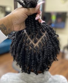 Makeup Artist Course, Hair Twists Black, Hair Threading, Parting Hair, Short Box Braids Hairstyles, Movie Makeup, Tapered Hair, Beautiful Dreadlocks