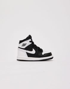 Simple yet refined, the new Air Jordan 1 Retro High OG "Black and White" is the perfect complement to any outfit. This twist on MJ's first signature model boasts a black-and-white leather upper, Wings-logo stamps, and OG Nike Air branding. Leather upper Swoosh overlays Wings logos Traditional lacing system Cushioned an Jordan Air, Wings Logo, Air Jordan 1 Retro High Og, Air Jordan 1 Retro High, Kids Jordans, Boy Shoes, Air Jordan 1 Retro, Jordan 1 Retro High, Jordan 1 Retro