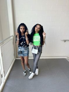 Two Ppl Poses, Best Friend Duo, Duo Photos, Friend Duo, Teen Black, Fly Outfit