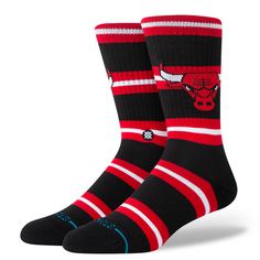 Classic style on and off the court. Breathable Casual Socks For Sports Season, Breathable Casual Socks For Sports, Casual Black Sports Socks, Throwback Black Basketball Shoes, Casual Black Socks For Sports Events, Black Sports Socks, Sporty Breathable Socks For Streetwear, Casual Red Socks For Streetwear, Breathable Sporty Socks For Streetwear