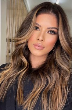 Brown Hair With Caramel Face Framing Highlights, Balliage Hair Brunettes, Long Brunette Hair With Layers Balayage, Khloe Kardashian Hair Brown Highlights, Baliage Hair 2024, Kim Kardashian Brown Balayage, Brunette Balayage Olive Skin, Brown Bayalage 2024, Balliage Hair