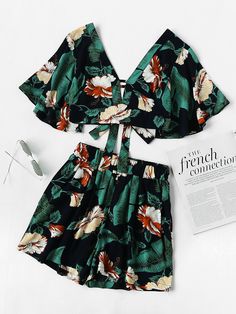 Plunging V-neckline Printed Random Knot Crop Top With Shorts GREEN Knot Crop Top, Colorful Crop Tops, Vintage Diy, Tie Bow, Hipster Fashion, Floral Print Tops, V Neckline