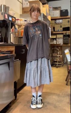 T-shirt Fits, Grunge Outfits Soft, Skirts And Leggings Outfit, Painter Aesthetic Outfits, Painter Outfit Aesthetic, Comfy Clothes Outfit, T Shirt With Skirt Outfit, Smock Outfit, Clothing Styles Aesthetic