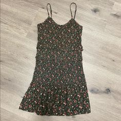 New! Never Worn Or Washed. Straps Are Adjustable. Flares At The Bottom. From Top Strap To Bottom Is 30 Inches. Casual Mini Dress With Floral Print And Spaghetti Straps, Casual Mini Dress With Spaghetti Straps, Casual Mini Sundress, Summer Tank Dress, Geometric Dress, Shirred Dress, Mini Sundress, Ribbed Mini Dress, Mini Tank Dress