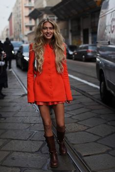 Emili Sindlev Summer, London Outfit Ideas Winter, Emili Sindlev Hair, Womens Summer Fashion 2024, Emili Sindlev Style, Emrata Red Boots, Sylvie Emily In Paris Outfits Season 4, Emili Sindlev Street Style 2022