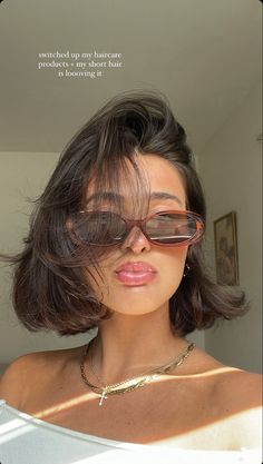 Short Hair Fall Aesthetic, Bob Flicked Out, Wavy Hair Above Shoulders, Bob Tattoo For Women, Short Length Bob Haircut, French Bob Haircut Without Bangs, Wedding Guest Dress Short Hair, Hair Trend Summer 2024, Chopped Hair Short