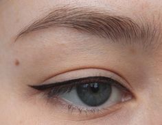 Eyeliner Smokey, Mac Eyeliner, Cat Eye Eyeliner, Tutorial Eyeliner, Eyeliner For Hooded Eyes, Eyeliner Tips