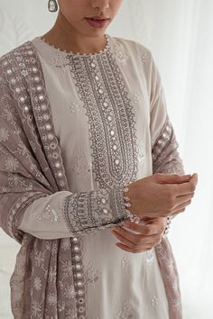 Classic Heavily Embellished Grey Pakistani Salwar Kameez Dupatta is a stunning dress to wear on a festive occasion. This beautiful Salwar Kameez is emblazoned with embroidery, floral designs, motifs, gotta, and mirror details, making it an epitome of beauty and grace. Embroidered Kameez: The kameez has a beautiful blend of grey colors. The premium Silk fabric and hand-crafted details of embroidery make it a chic choice for the big day. Mirror details on the neckline and gota details give a tradi Pakistani Salwar, Dresses Design, Casual Indian Fashion, Pakistani Fancy Dresses, Beautiful Pakistani Dresses, Desi Clothes, Indian Dresses Traditional, Salwar Kamiz, Chique Outfits