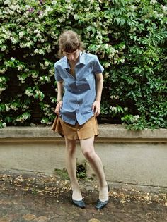 gingham blouse, suede skirt and navy pumps vintage inspired summer outfit