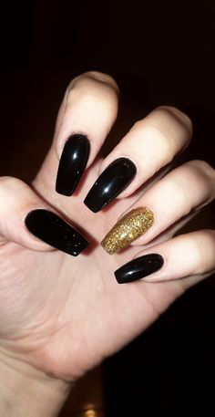 Black Nails With Gold Glitter, Black Nails With Gold, Nails With Gold Glitter, Black Gold Nails, Nails With Gold, Easter Nails, Dip Powder Nails, Dip Powder